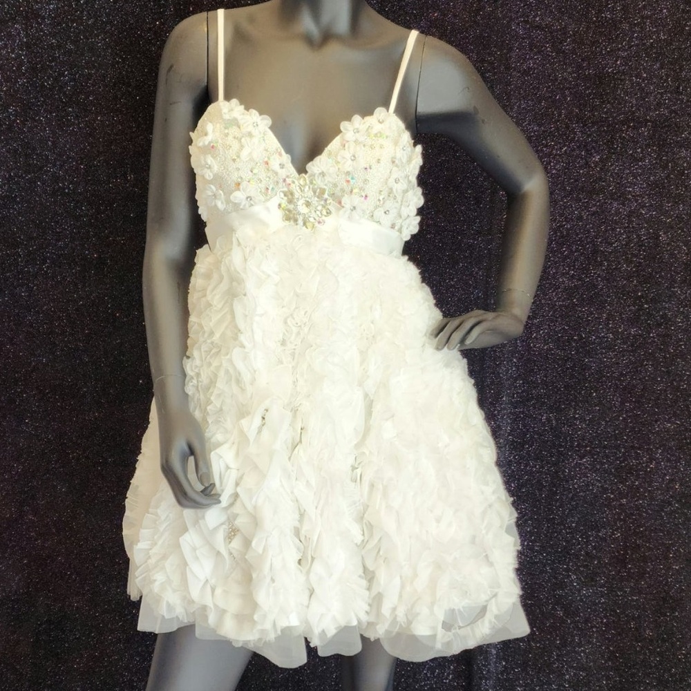 Terani Couture Elegant Short White Floral Dress
